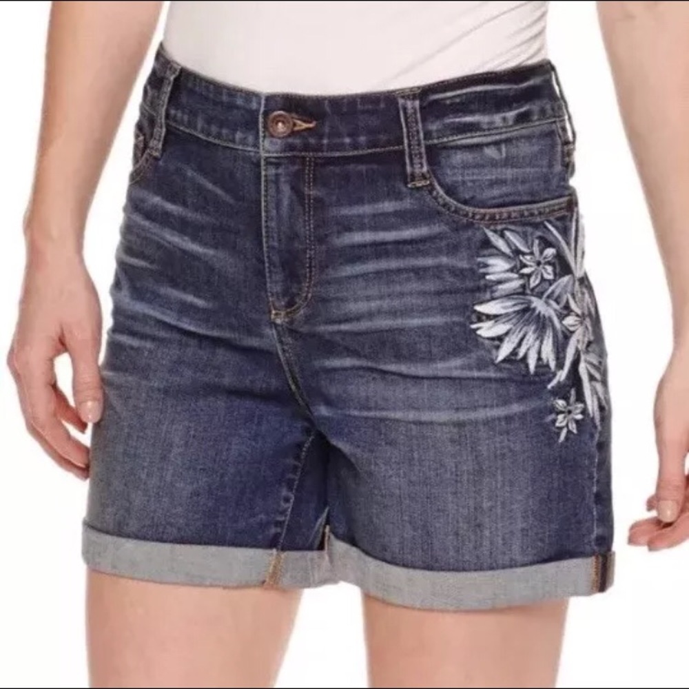 St John’s Bay, size 8, Embroidered 5” Denim Shorts